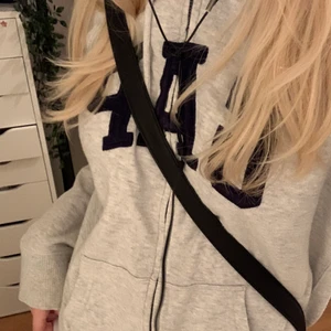 Gap hoodie - Trendig cool GAP hoodie, skriv för fler bilder🖤