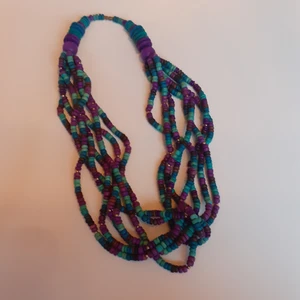 HALSBAND  - Fint halsband i helt & fint skick. Djur & rökfritt hem 