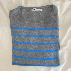 Zara blå och grå randig tröja - .