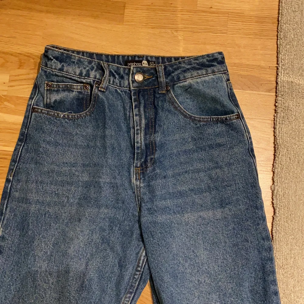 Ett par mörkblåa baggy jeans! Använda Max två gånger!. Jeans & Byxor.