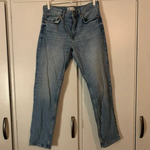 zara jeans (midraist) - ett par zara jeans i st 40 i bra sick (dom är midraist) i en ljus blå fin färg 👖