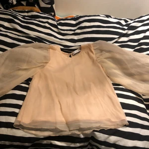 Zara Blus - Använd fåtal gånger. Storlek 140