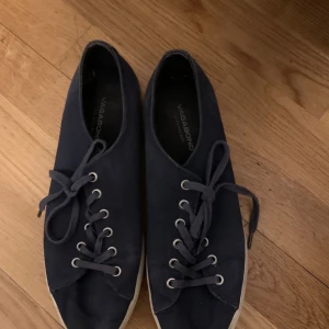 Vagabond sneakers, blå - Vit hög sula, ganska bra skick. 