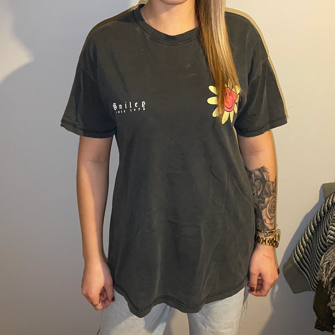 Grå t shirt med tryck - 91