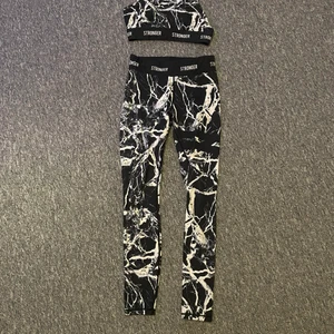 Stronger marmor set - Stronger set, fortfarande bra skick. Går att köpa endast byxor/topp (byxor 600, topp 200) ord. 799, 399