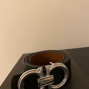 Ferragamo bälte  - Ferragamo bälte i läder. Fraktar över hela Sverige 