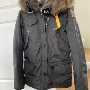 Parajumper stlk S - Brun parajumper i väldigt bra skick då jag använt den max 2 ggr.