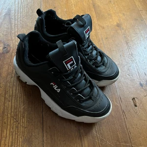 Fila skor  - Fina, knappt använda fila skor! 