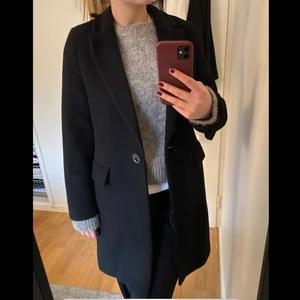 Svart kappa  - Svart kappa från Zara i fint skick, priset är exklusive frakt