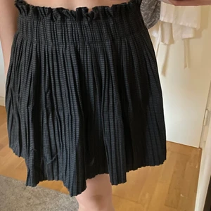 Rutig kjol - Kjol i fint skick och endast använd ett fåtal gånger