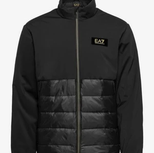 EA7 jacka 2xl - Ny skick kostade 3500 ny andvänd 15 gånger