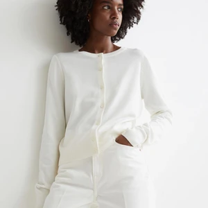 Kofta från Hm - Säljer denna kofta från hm som är använd ett fåtal gånger🌟🌟