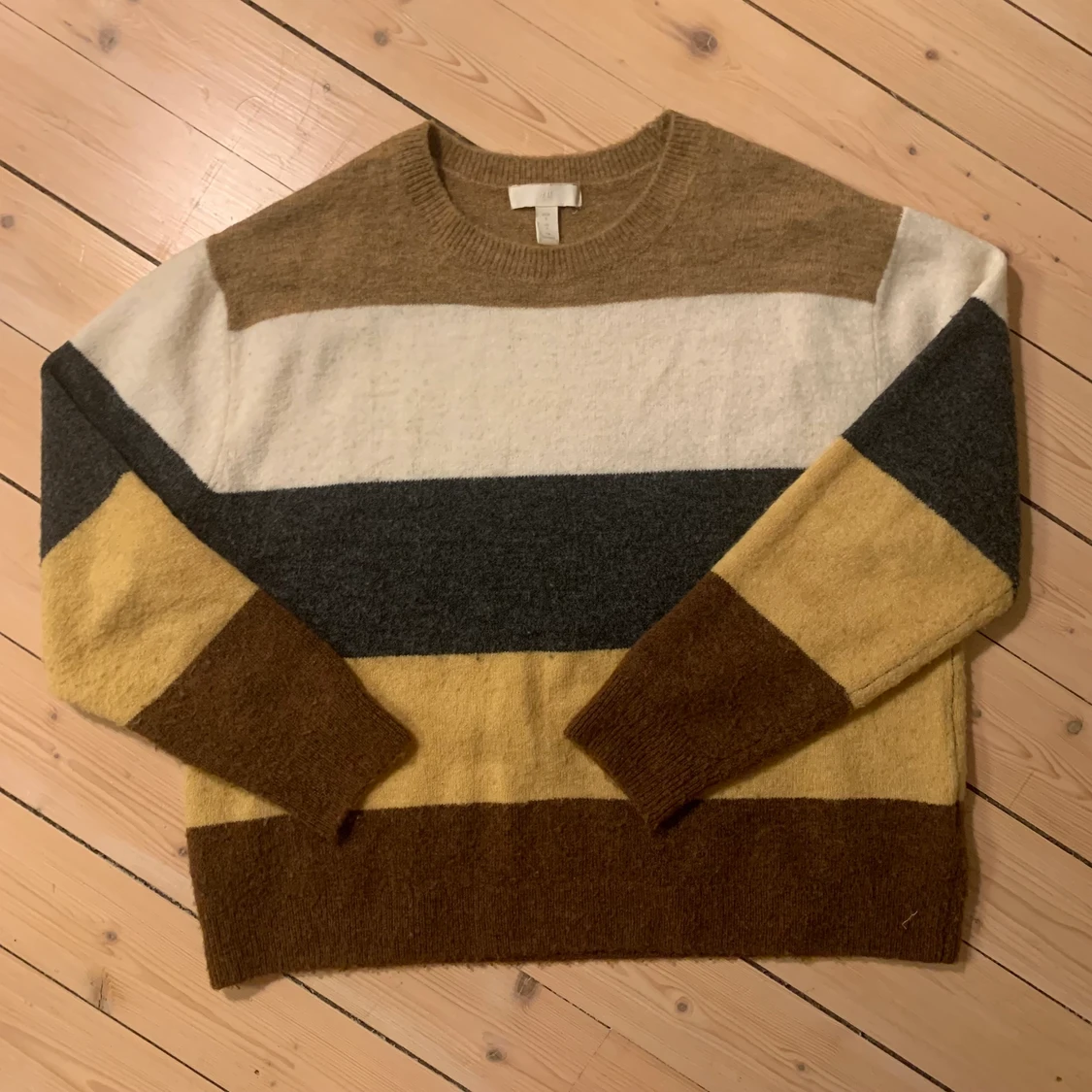 Bredrandig tröja från HM