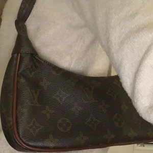 Väska - Säljer pga att det ej är min stil och den kommer inte till någon användning. Skriv för mer info o bilder💗