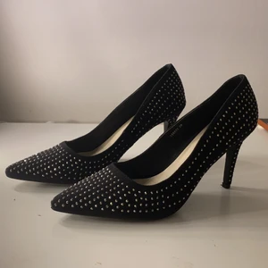 Klackskor  - Har använt dom 1 gång köptes för 400kr, frakt ingår inte🚚📦