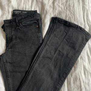Flared jeans by Lindex💙 svarta jeans med utsvängda ben i strl 38. 