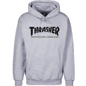 Säljer nu min gråa thrasher hoodie eftersom den tyvärr knappt blivit använd, därför säljer jag den även rätt dyrt då den verkligen är i nyskick. Storlek M, säljes för 600kr+frakt. Verkligen en jättebekväm och snygg hoodie som passar till allt!