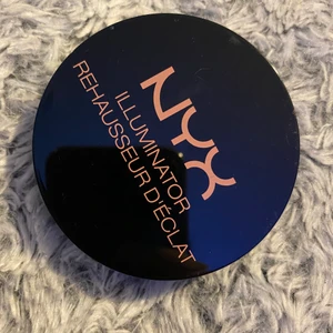 Nyx highlighter - Använd highlighter från Nyx men är i bra skick!                                                 Vid intresse kontakta mig!🤍