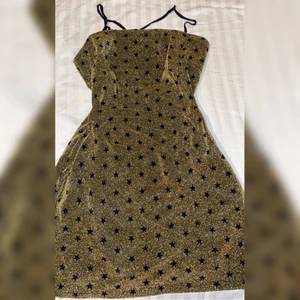 New Glamorous dress  - New dress from Glamorous/ zalando. Never used. Size 40-42/L. Bright gold colour with black stars. Perfect for a night out. Original price 349, current price 249sek. 