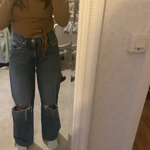 Byxor - Säljer dessa byxor just för att känner inte att det är min stil och att dom inte passar mig. Dom är i bra skick och har använts 2-3 ggr