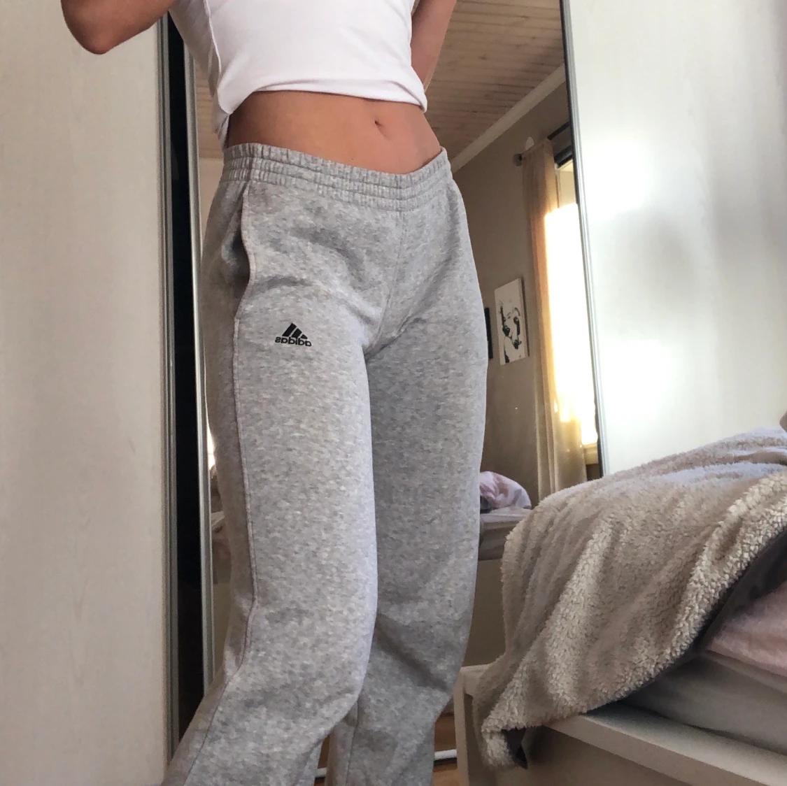 Gråa mjukisbyxor från Adidas