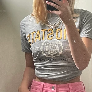 Ginatricot - Grå t-shirt från gina 