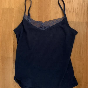 Linne - Blått linne, funderar på att sälja. Den är mer som färgen på andra👍