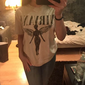 Nirvana T-shirt - Bra kvalite, nästan aldrig använt, dene oversized så passar säkert flera storlekar