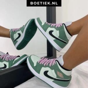 Air Jordan 1 mid dutch green  - Skit snygga skor, knappt använda så de är inprincip nya. Storlek 38,5 men passar mig med storlek 39 också. Första bilden är lånad! Fler bilder finns