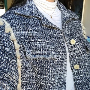 Jacka - Super snygg jacka, perfekt till våren med fransar på sidorna och i bra skick 