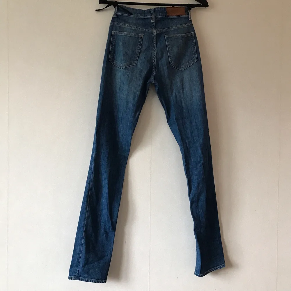 Size 25 waist and leg 32 - would fit a size 8. High waist perfect fit and excellent condition . Jeans & Byxor.