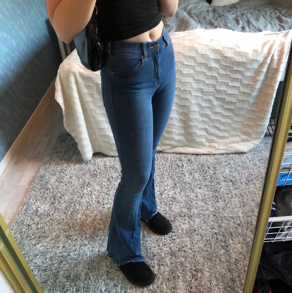 Blå lågmidjade bootcut jeans | Plick Second Hand