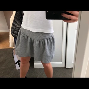 Rutig kjol - Söt kjol från & Other Stories som passar perfekt till sommaren men även till våren med ett par strumpbyxor! Använd 3 gånger 