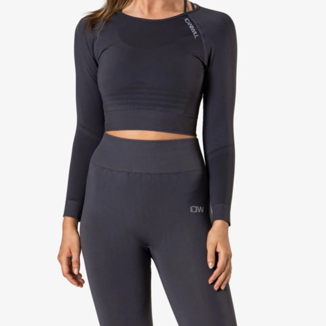Croppad träningtröja från ICIW - 90
