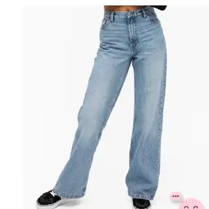 Ett par Yoko jeans från monki i storlek 26💖 kan frakta och mötas, frakt tillkommer💞
