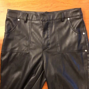 Nakd skinbyxor  - Ankel långa skinbyxor från nakd. 