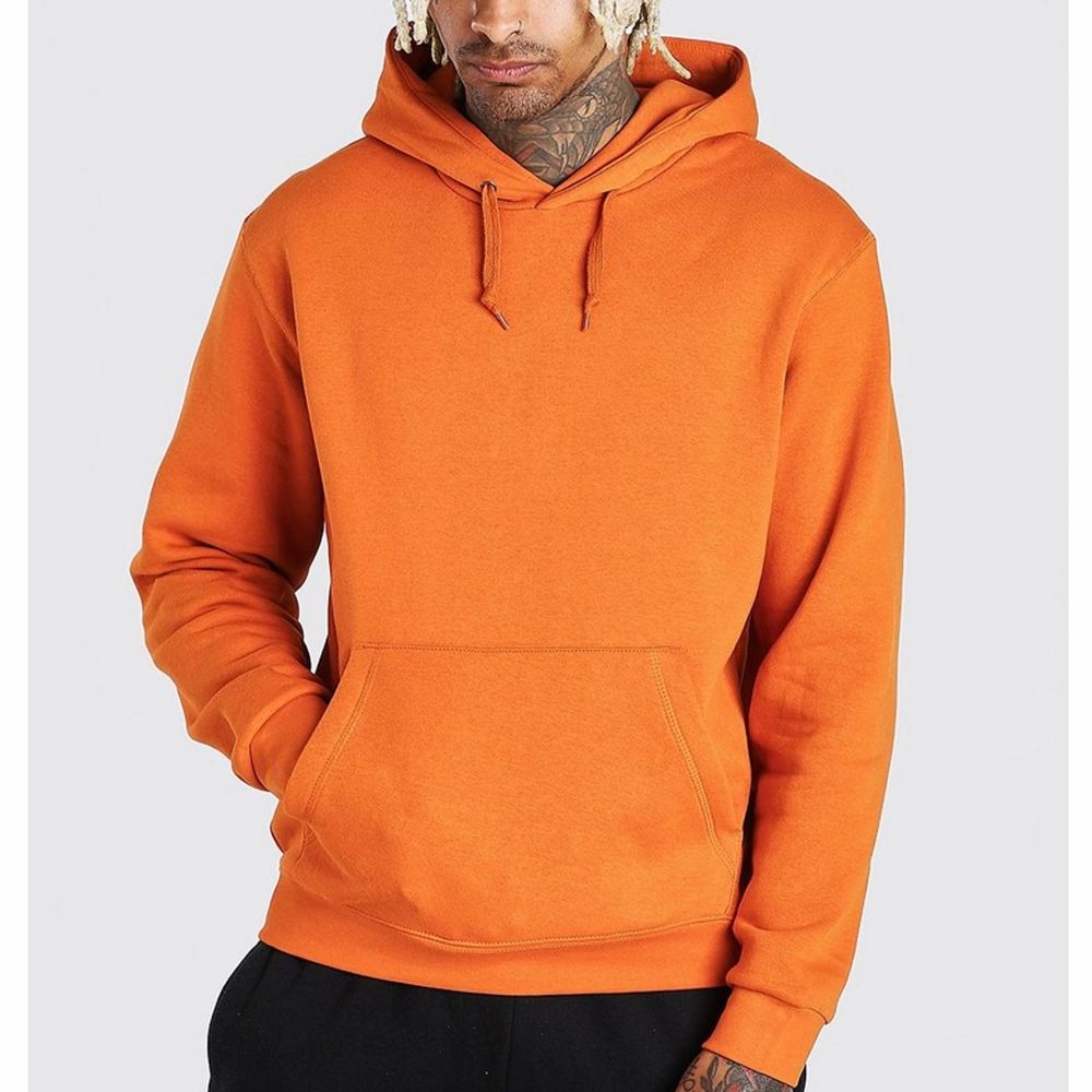 Organge hoodie från Boohoo, fint skick! Den är i herrstorlek S men skulle säga att den är som en xl. Huvtröjor & Träningströjor.