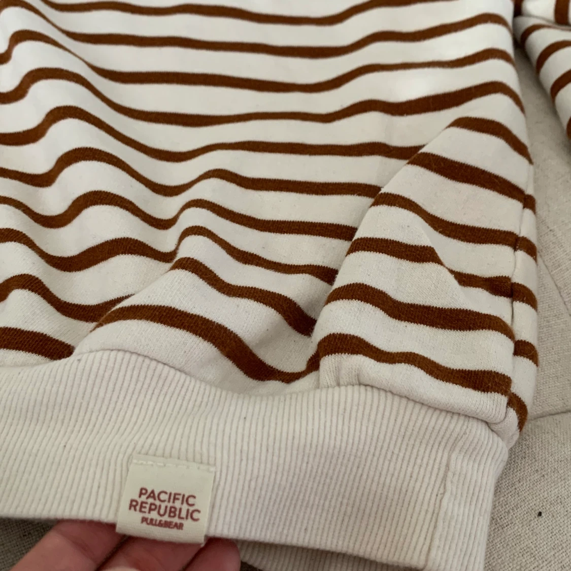 Pull and bear sweatshirt  - 91