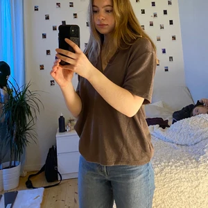 T-shirt - Skitsnygg tröja från hm!! Använd 2 gånger så bra skick ❤️❤️