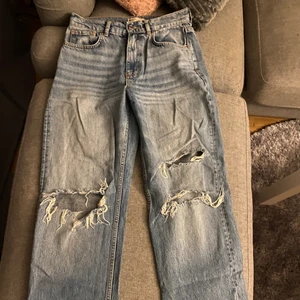 90s high waist jeans  - Super snygga, säljer då dom blivit för små. Strl. 36, använda fåtal gånger och mycket bra skick.
