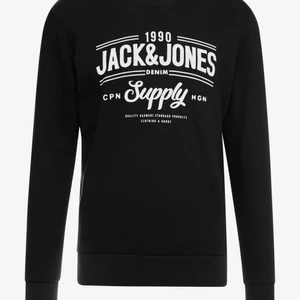 Jack & Jones tjocktröja - Säljer denna underbara tjocktröja gjord av jack and Jones, storleken på tröjan är M och tröjan är oanvänd, original pris 250kr men säljs här på Plick för endast 100kr, materialet på tröjan är 80% bomull och 20% polyester.