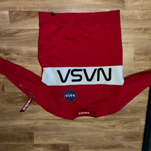 Alpha industries tröja storlek M - Röd alpha industries tröja storlek M, använd 1-2 gånger, köpt från Zalando