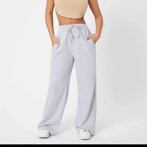 Mjukisbyxor  - Mjukisbyxor från shein, aldrig använda. Strl xs 🌸