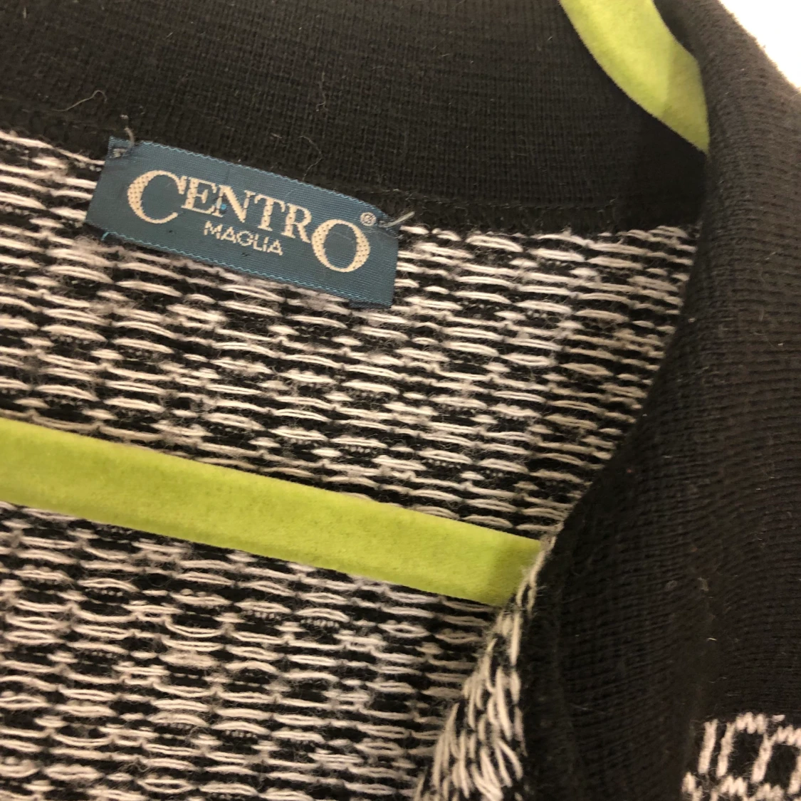 Svartvit stickad tröja - 91