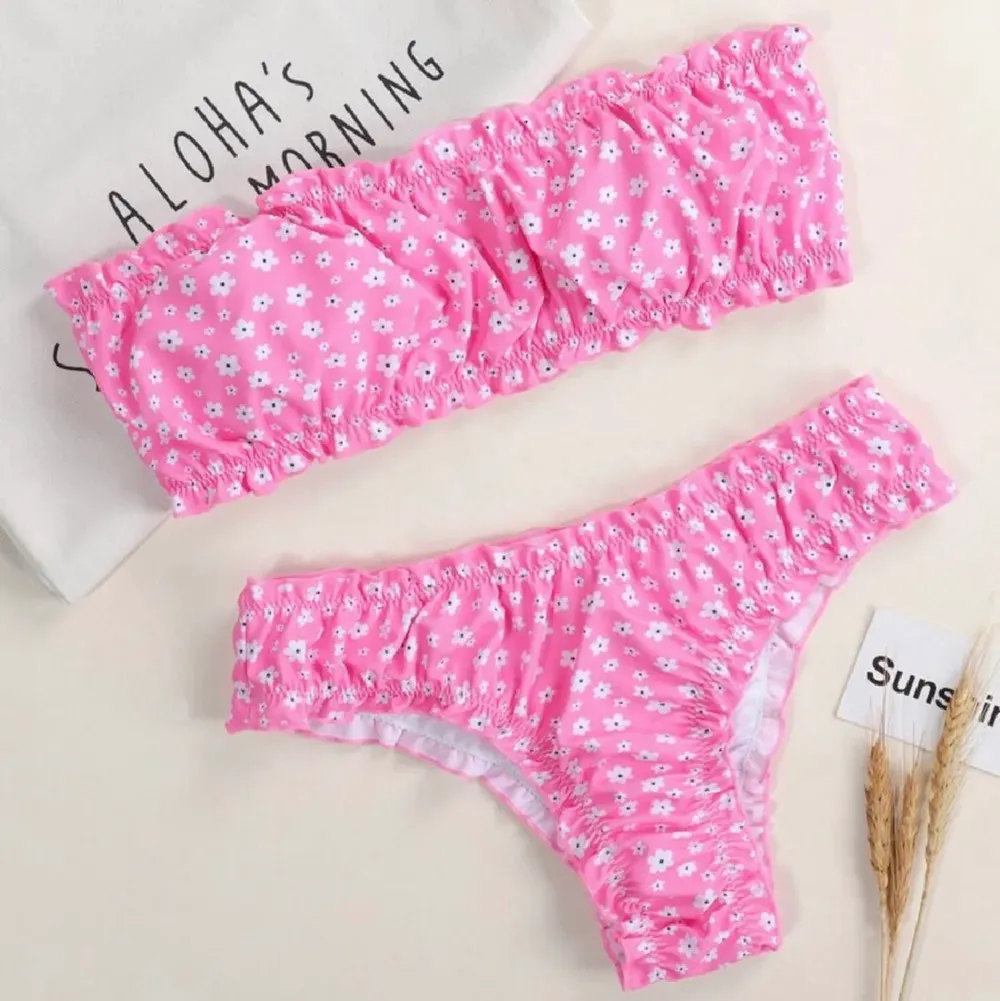 Jättefin oanvänd rosa bikini från Shein. Säljes då jag aldrig använt den. Storlek S. DM:a för fler bilder på bikinin. Frakt tillkommer kan bli mellan 24-45 kronor beroende på vikt. Övrigt.