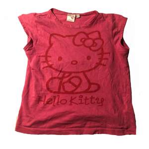 Säljer min gammla Hello Kitty Babytee, som  inte kommer till andvändning! 