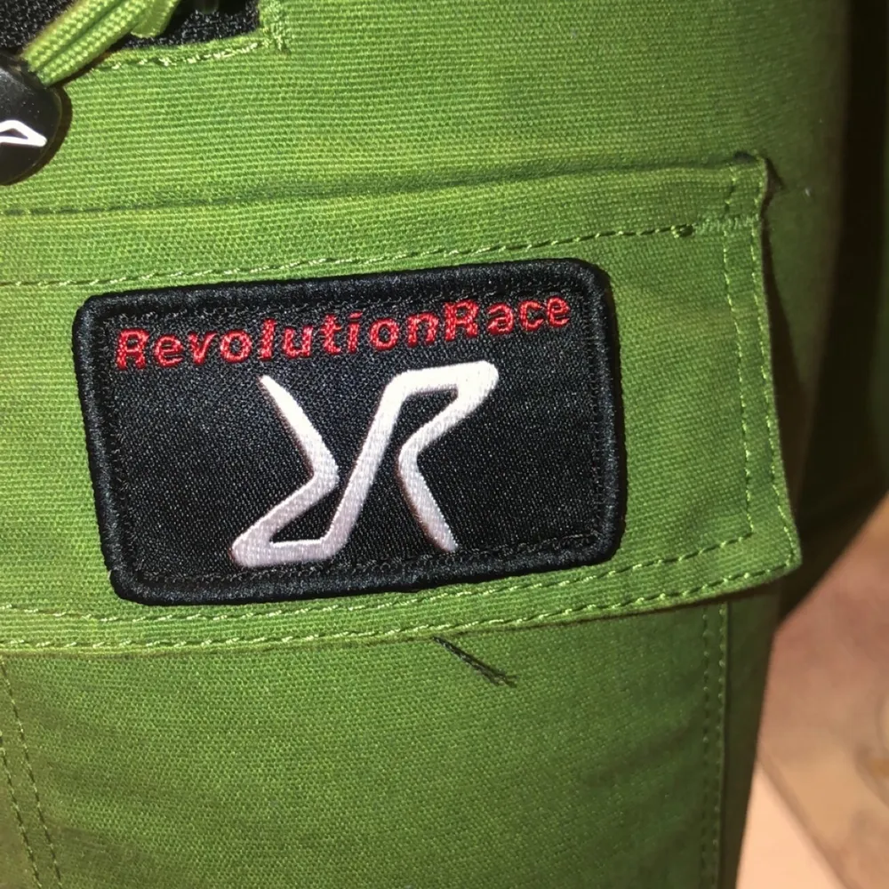 Revolution Race byxor. Storlek S/36. Sitter väldigt bra, om fler bilder så önskas kan man skicka ett meddelande 🤍 . Jeans & Byxor.