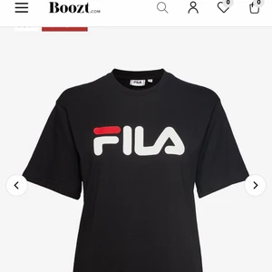 Fila Tröja - Säljer min Fila T-Shirt. Köpte för ett tag sedan. Bra skick! Är beredd att diskutera priset:)
