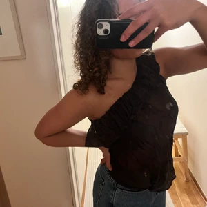 Off shoulder topp i S - ✨mörkbrun topp i tunnt material ✨