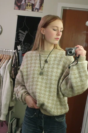 Stickad tröja - Köpt här på plick för ett tag sedan men aldrig använd. Bra skick 